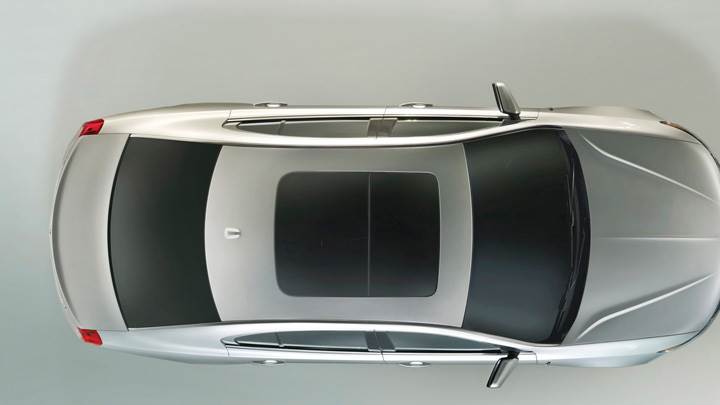 Top Pose Of 2013 Lincoln MKS In Silver